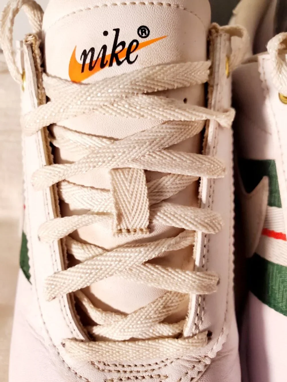 Nike Leather Sneakers White Green Stripe Trainers Men’s 8 / Women’s 9.5 Classic